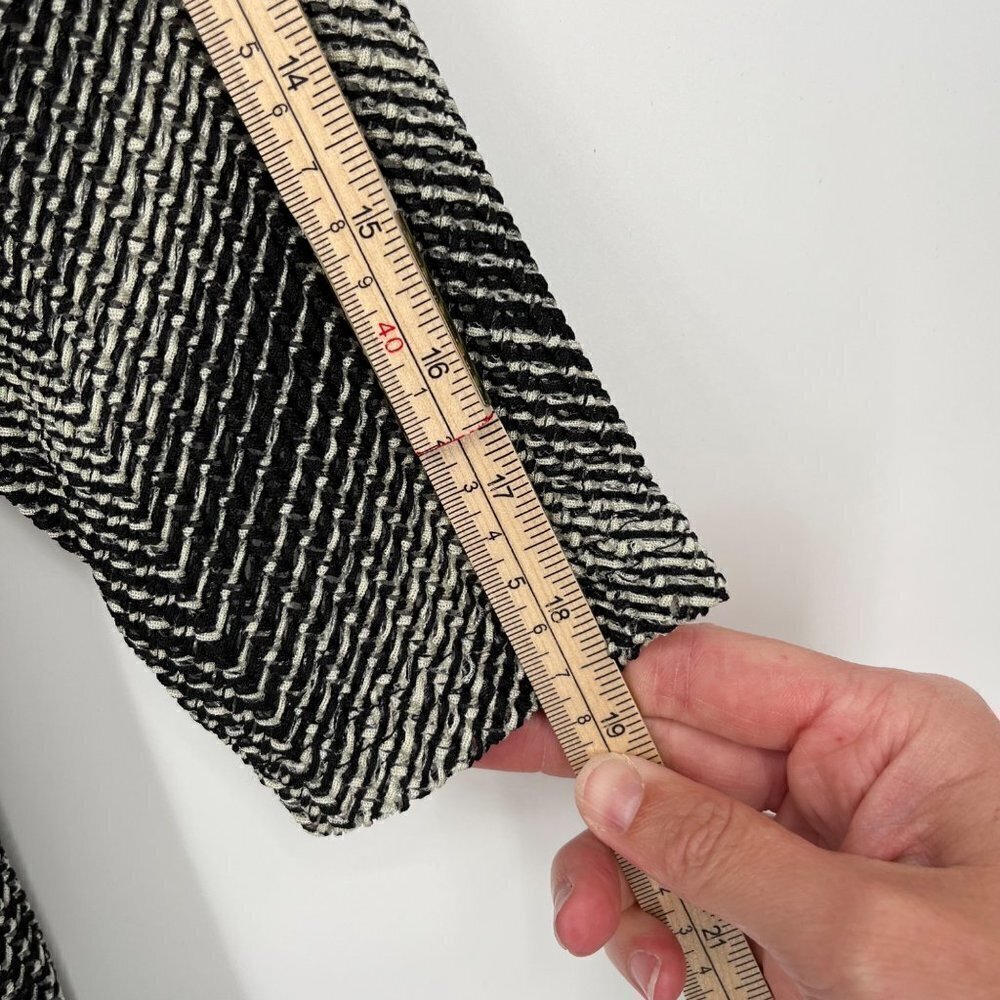 Chicos Travelers Chevron Print Mesh Open Cardigan Size L Black White Lightweight - Picture 10 of 11